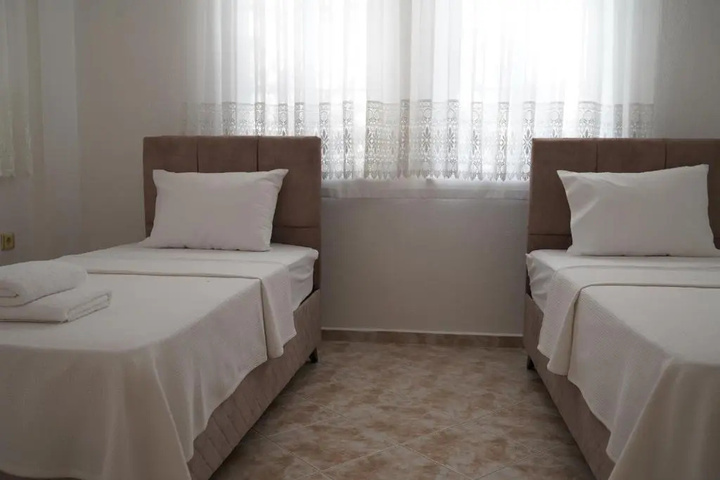 Room 2 of 10