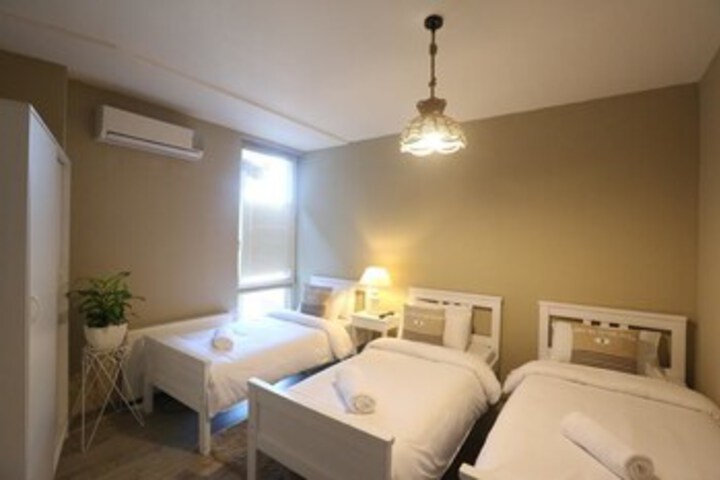 Room 9 of 15