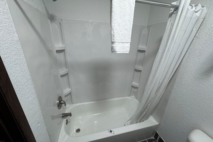 Deluxe Queen Bed (12 of 12)