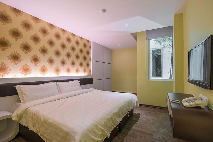 Room 7 of 28