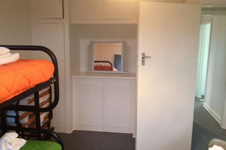 Room 4 of 18