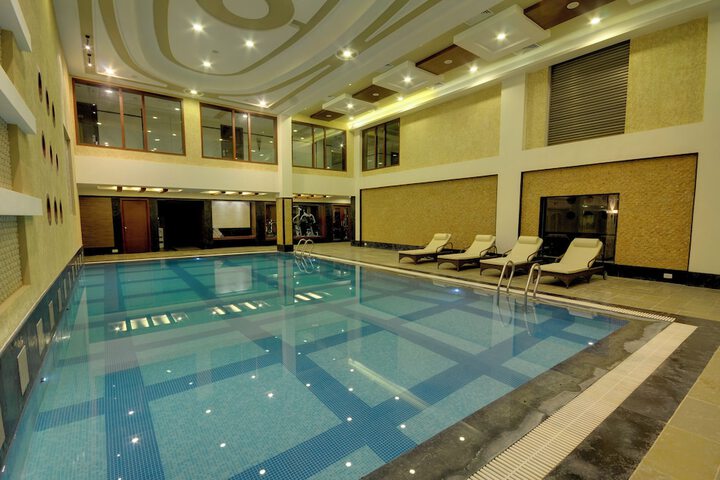 Pool 4 of 10