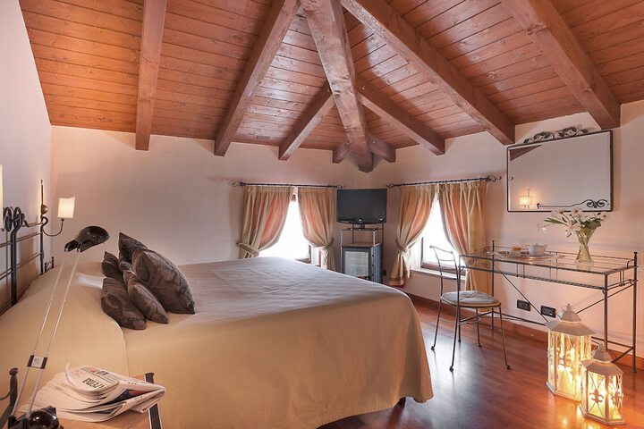 Room 5 of 50