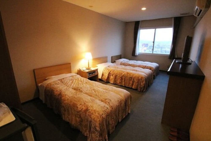 Room 7 of 27