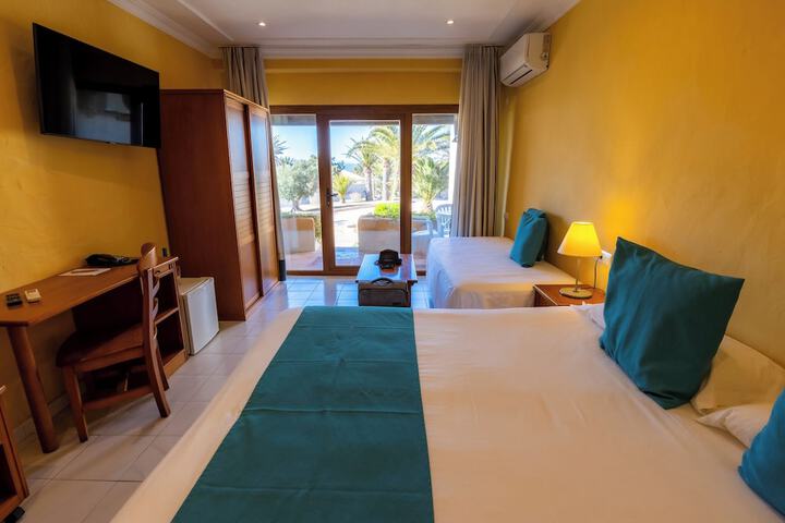 Room 28 of 132