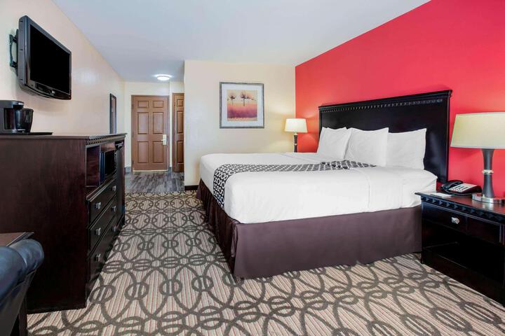 1 King Bed (2 of 10)