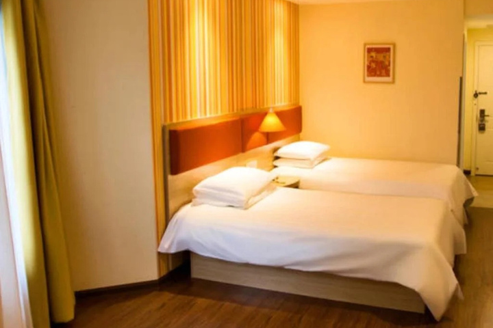 Room 3 of 12