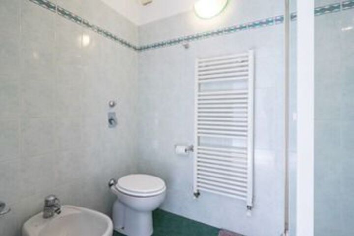 Room 5 of 52