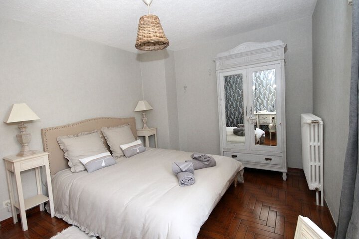 Room 4 of 13