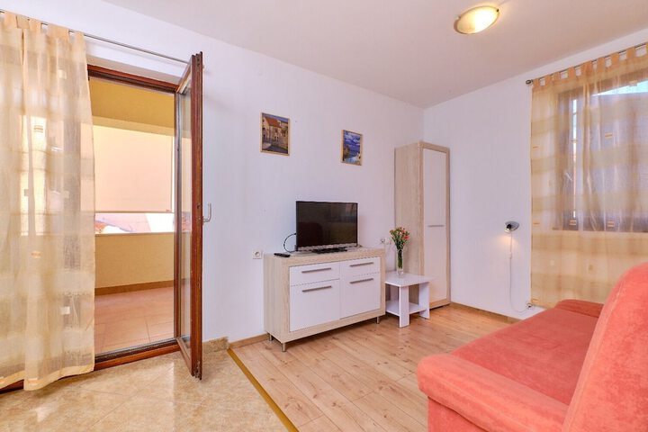 Room 13 of 42