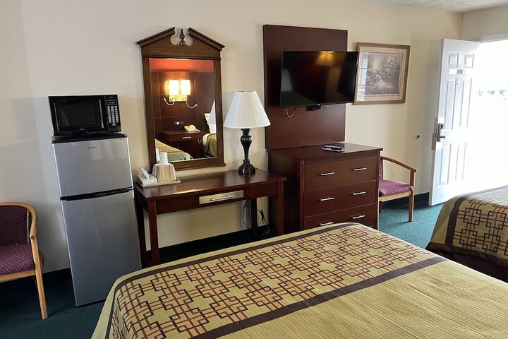 Room 8 of 28