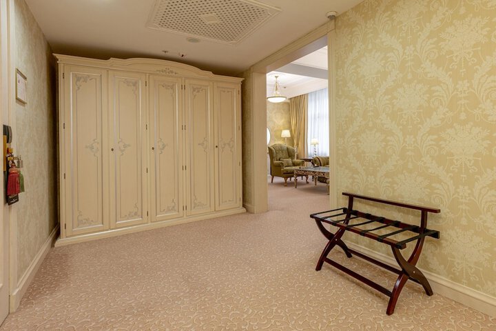 Room 122 of 339