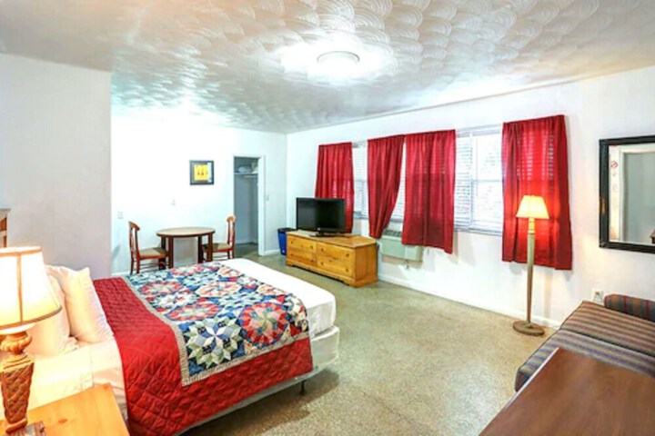 Economy Double Bed (8 of 14)