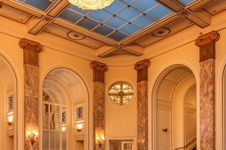 Entrance & Lobby
