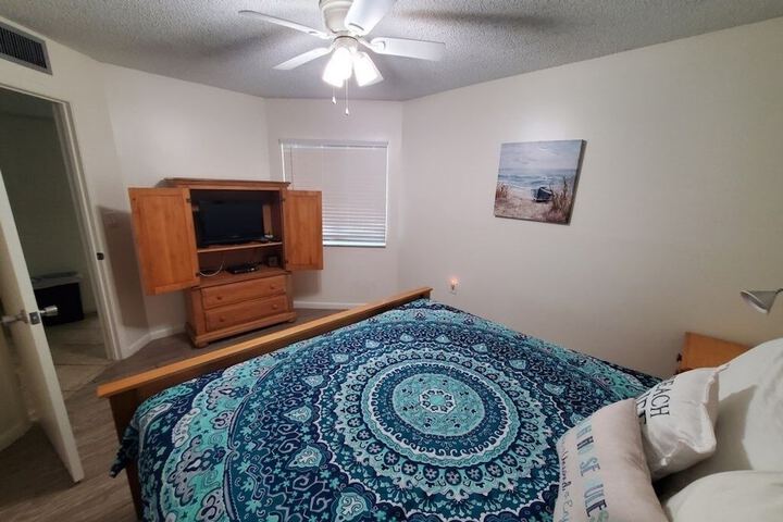 Room 4 of 33