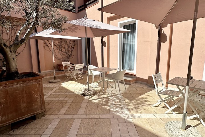 Hotel 67 of 77