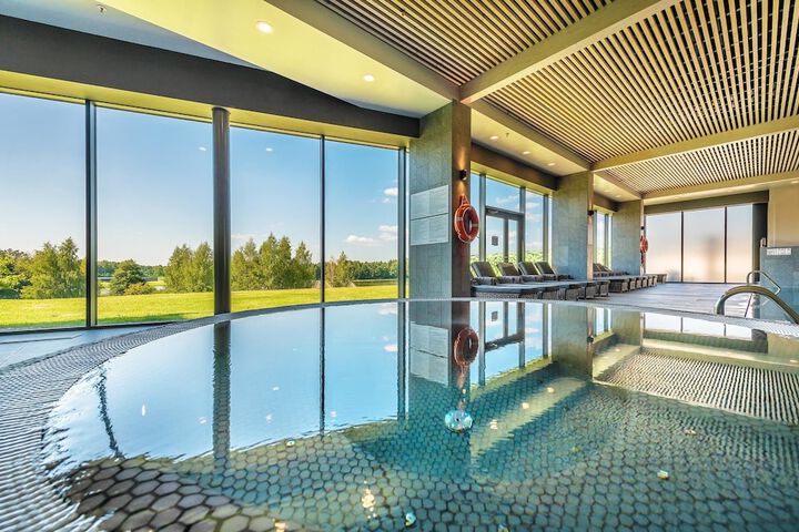 Hotel Pool