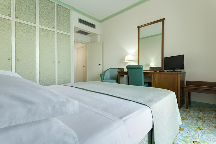 Room 27 of 116