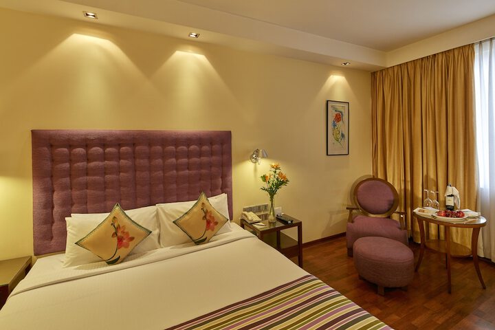 Room 7 of 33