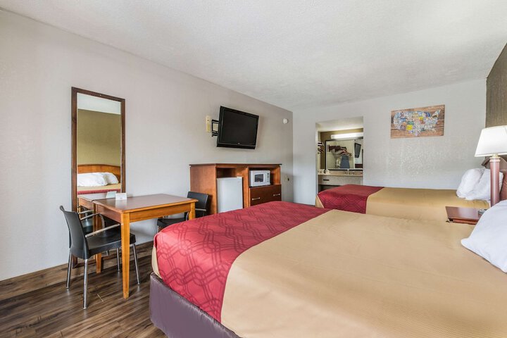 1 Queen Bed Accessible (1 of 10)