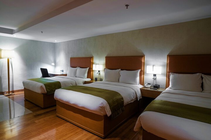 Room 10 of 24