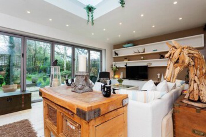 Room 7 of 18