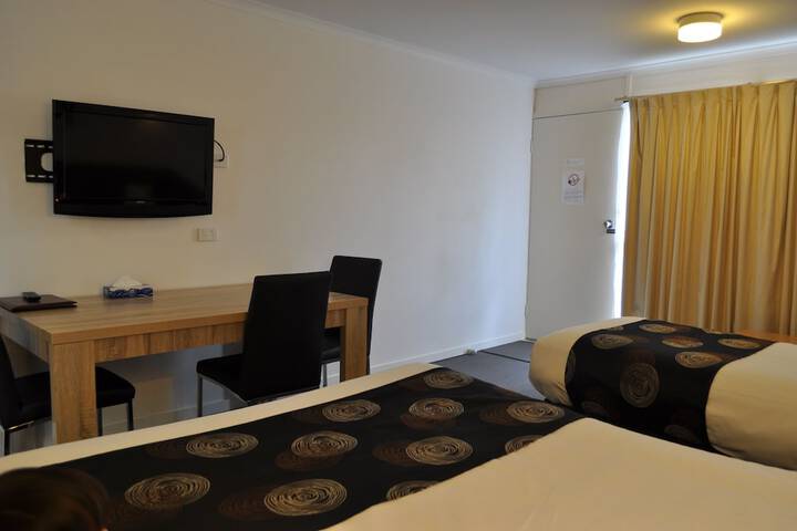 Room 33 of 42