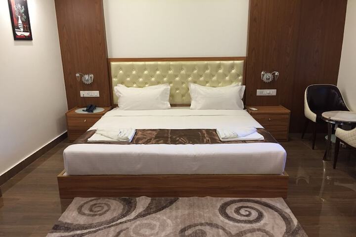 Room 10 of 17