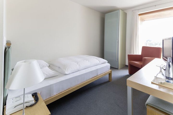 Room 5 of 40