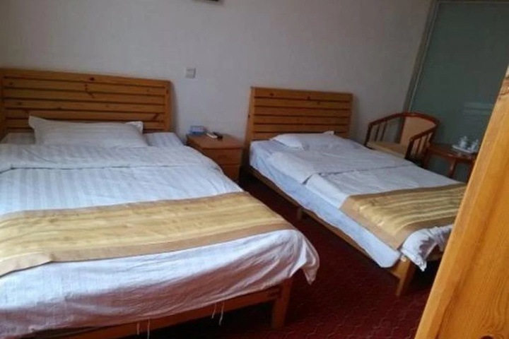 Room 2 of 10