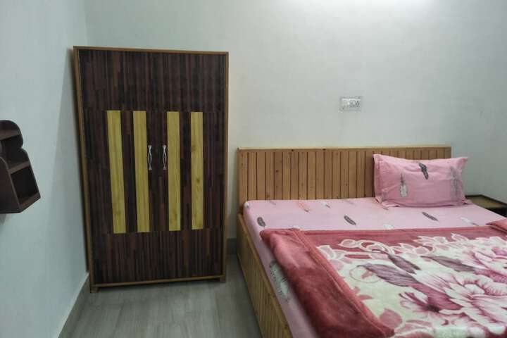 Room 9 of 17