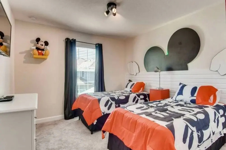 Room 4 of 23