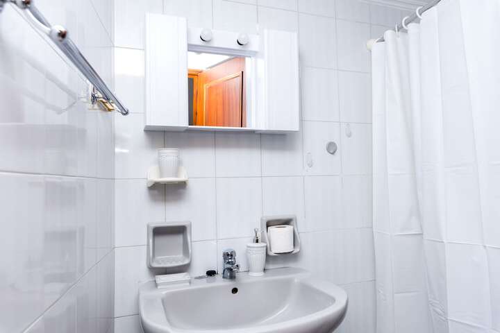 Room 7 of 8