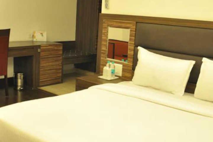 Room 11 of 34
