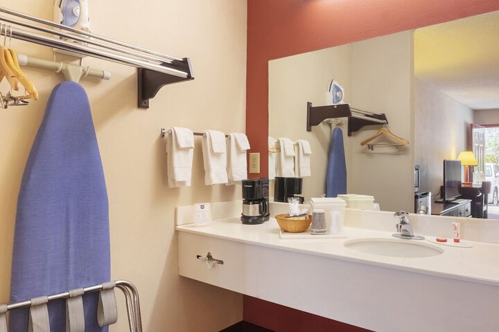 Bathroom sink