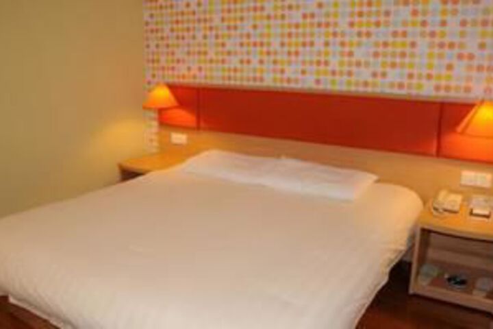 Room 18 of 32