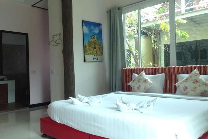 Room 33 of 64