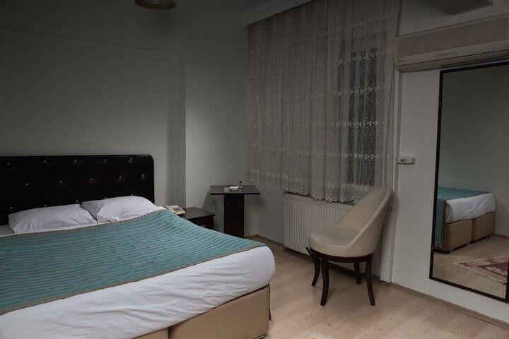Room 5 of 13