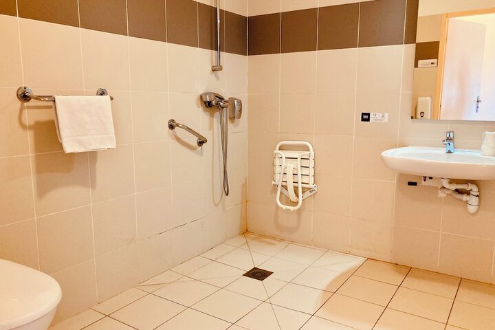 Room 10 of 20