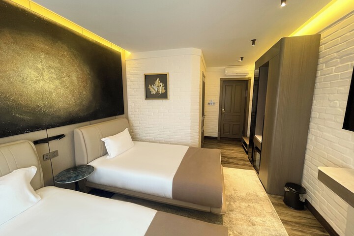 Room 34 of 74