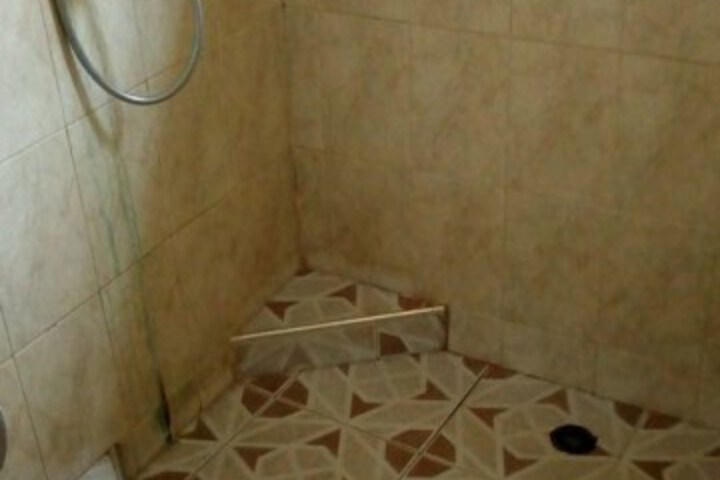 Room 9 of 16