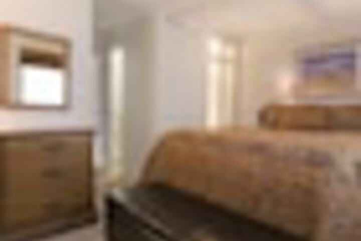 Room 5 of 144