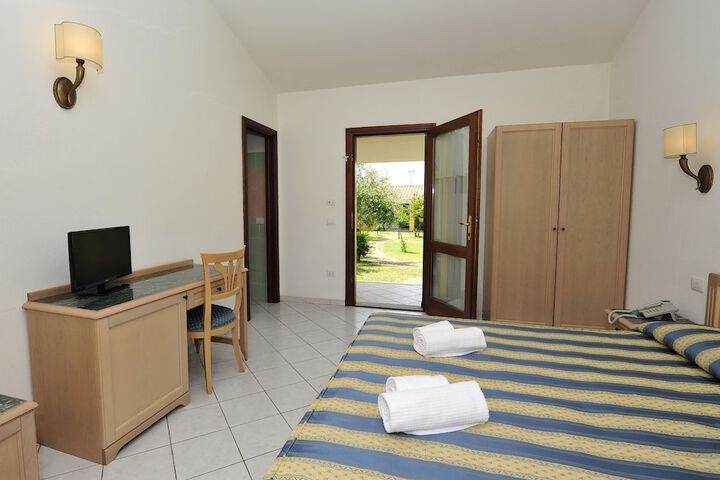 Room 6 of 34