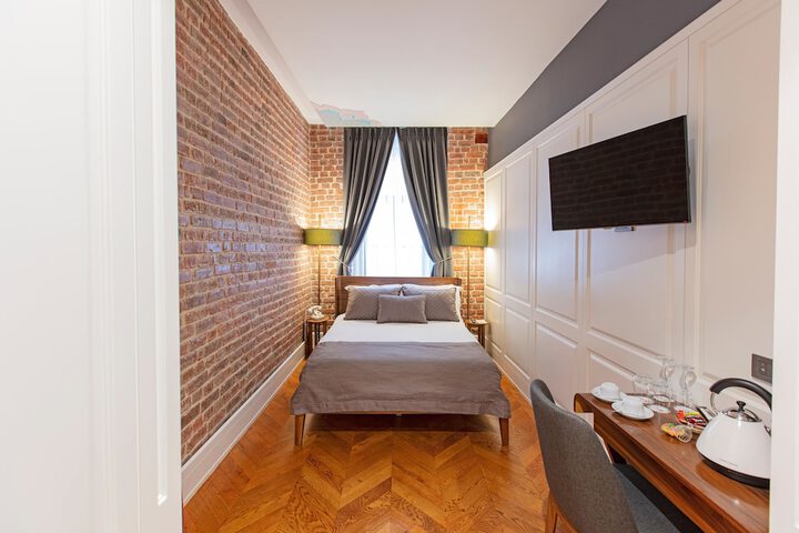 Room 27 of 94