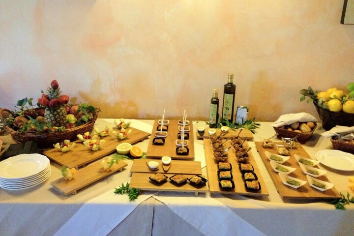 Dining 65 of 77