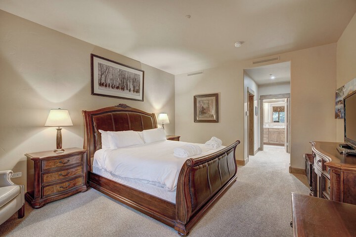 Room 50 of 493