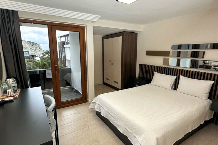 Room 8 of 47