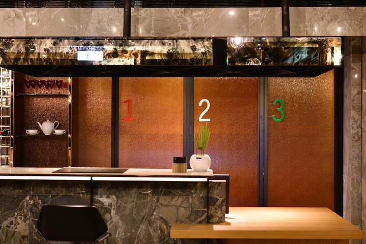 Check-in/check-out kiosk