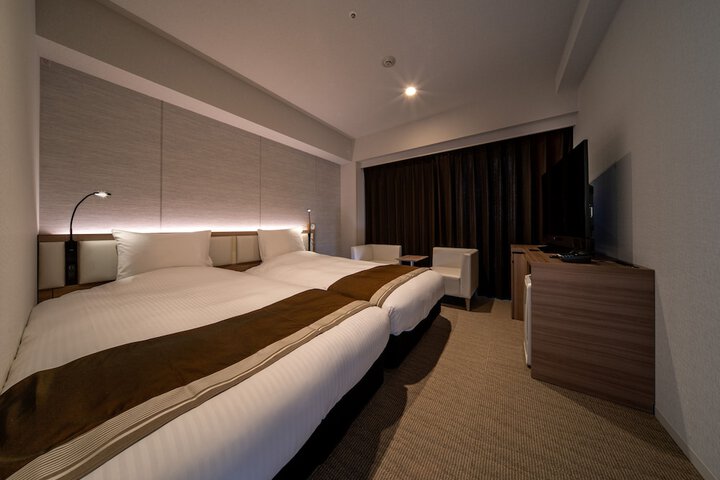 Room 27 of 85