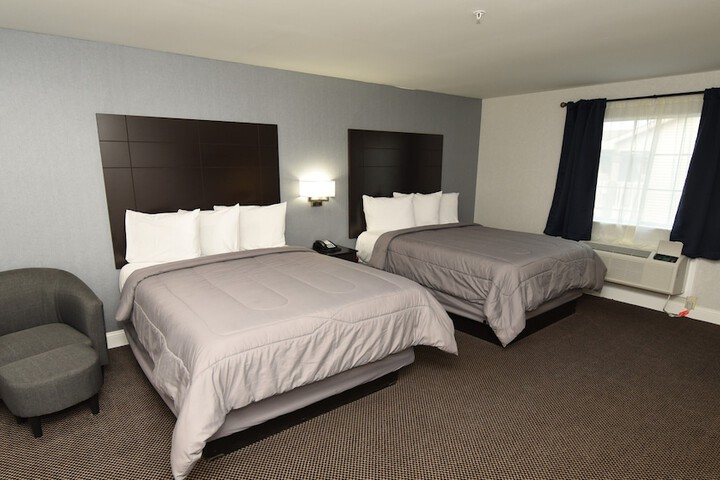 2 Queen Beds (10 of 18)